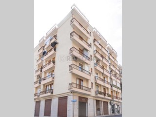 Appartamento in Vendita a Altamura, zona via Parisi, 210'000&euro;, 166 m², con Box