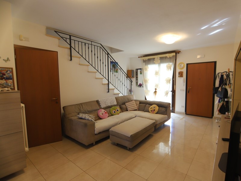 Trilocale in Vendita a Saludecio, zona Sant'ansovino, 175'000&euro;, 90 m², con Box