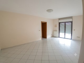 Appartamento in Vendita a Scafa, zona Centro, 75'000&euro;, 118 m², con Box
