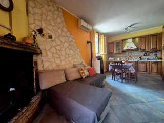 Appartamento in Vendita a Civitaquana, 95'000&euro;, 227 m²