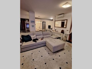 Appartamento in Vendita a Carrara, zona Marina di Carrara, 335'000&euro;, 125 m², arredato