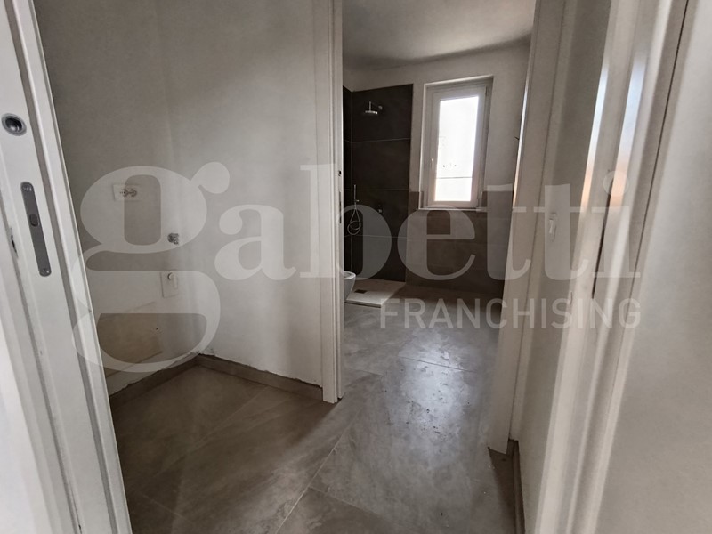 Trilocale in Vendita a Vergiate, 240'000&euro;, 98 m², con Box