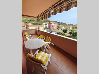 Trilocale in Vendita a Andora, 240'000&euro;, 65 m², arredato, con Box