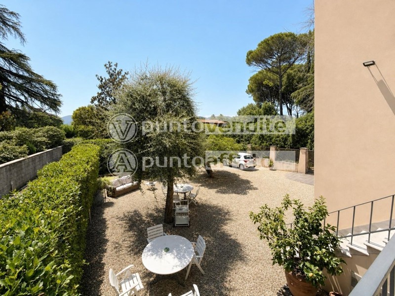 Appartamento in Vendita a Lucca, 780'000&euro;, 300 m²