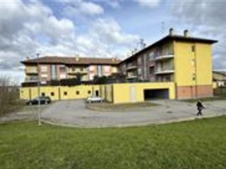 Appartamento in Vendita a Oleggio, 114'300&euro;, 126 m², con Box