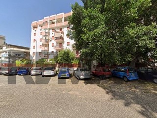 Quadrilocale in Vendita a Palermo, 130'000&euro;, 157 m²