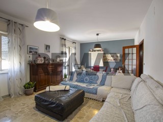 Appartamento in Vendita a Siracusa, 110'000&euro;, 147 m²