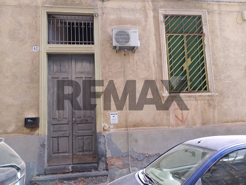 Appartamento in Vendita a Catania, 92'000&euro;, 100 m²