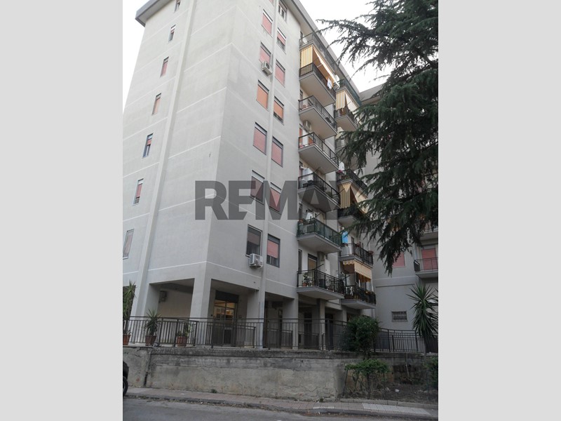 Appartamento in Vendita a Caltanissetta, 80'000&euro;, 130 m²