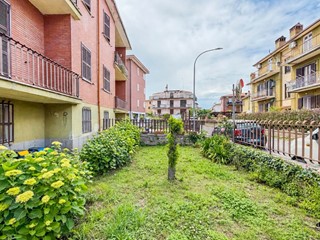 Appartamento in Vendita a Sutri, 145'000&euro;, 200 m², con Box