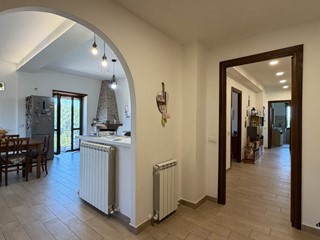 Appartamento in Vendita a Bassano Romano, 125'000&euro;, 134 m², con Box