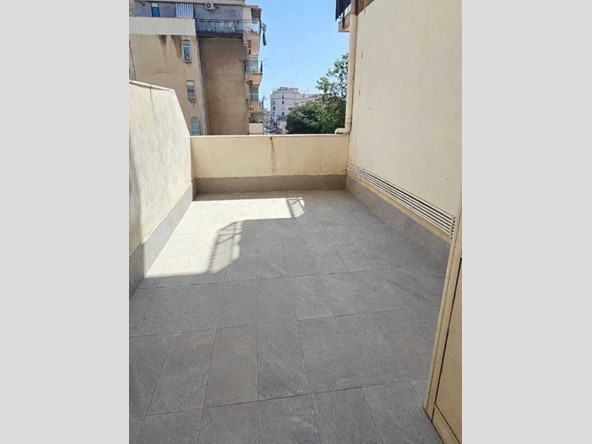 Quadrilocale in Vendita a Catania, zona PIAZZA RISORGIMENTO / MEDAGLIE D'ORO, 125'000&euro;, 95 m²