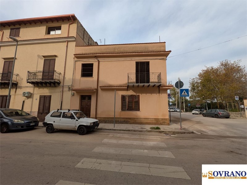 Appartamento in Vendita a Cinisi, 180'000&euro;, 240 m²