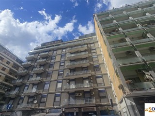 Appartamento in Vendita a Palermo, 299'000&euro;, 158 m²