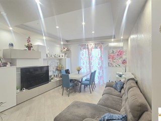 Trilocale in Vendita a Palermo, 159'000&euro;, 86 m²