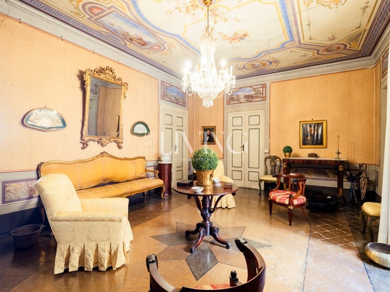 Appartamento in Vendita a Lucca, 790'000&euro;, 316 m²