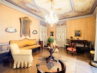 Appartamento in Vendita a Lucca, 790'000&euro;, 316 m²