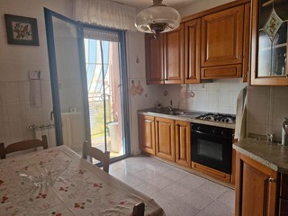 Appartamento in Vendita a Campiglia Marittima, zona Venturina Terme, 165'000&euro;, 93 m², arredato, con Box