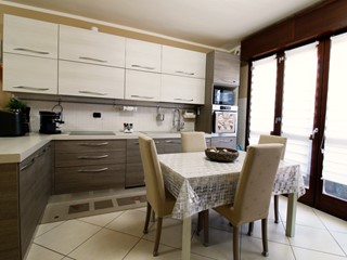 Trilocale in Vendita a Cascina, 210'000&euro;, 85 m², con Box
