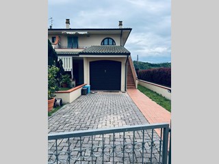 Quadrilocale in Vendita a Castelfranco di Sotto, 165'000&euro;, 80 m², con Box
