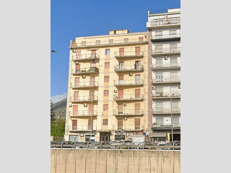 Trilocale in Vendita a Palermo, 150'000&euro;, 110 m²