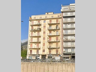 Trilocale in Vendita a Palermo, 150'000&euro;, 110 m²