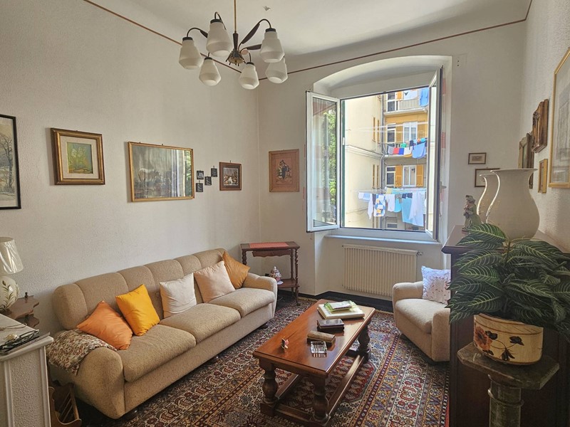 Appartamento in Vendita a Genova, 98'000&euro;, 94 m²