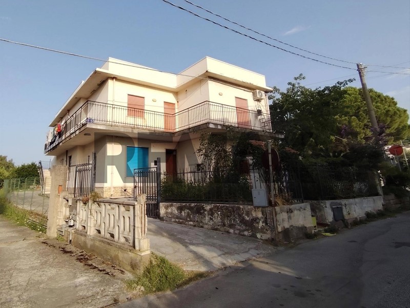 Quadrilocale in Vendita a Pace del Mela, 105'000&euro;, 156 m²