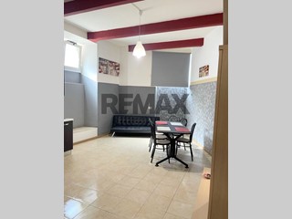Bilocale in Vendita a Roma, 149'000&euro;, 80 m²