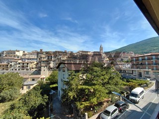 Trilocale in Vendita a Gualdo Tadino, 64'000&euro;, 96 m²