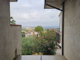 Bilocale in Vendita a Terre Roveresche, 40'000&euro;, 74 m²