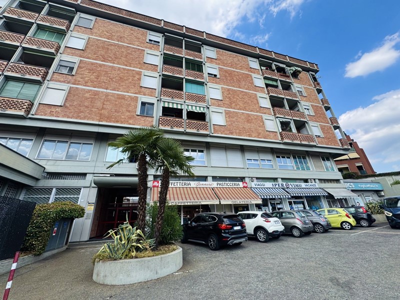 Trilocale in Vendita a Beinasco, 129'000&euro;, 88 m², con Box