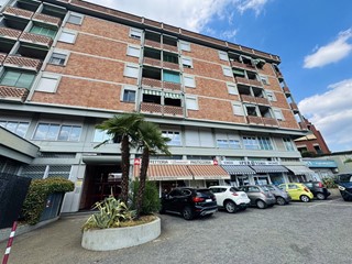 Trilocale in Vendita a Beinasco, 129'000&euro;, 88 m², con Box