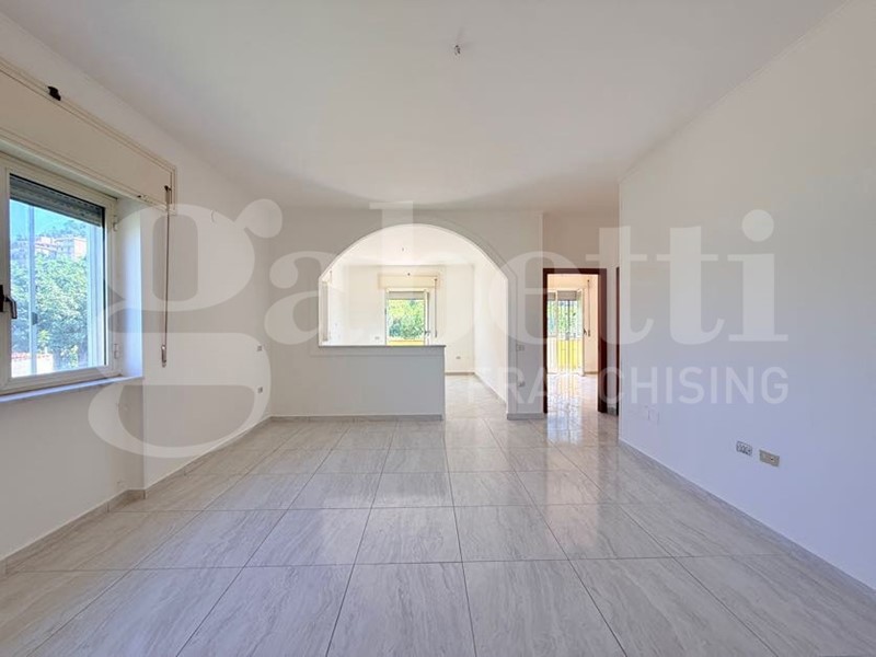 Quadrilocale in Affitto a Monte di Procida, 850&euro;, 100 m²