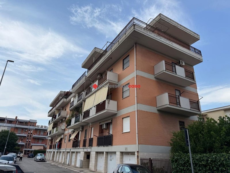 Quadrilocale in Vendita a Foggia, 90'000&euro;, 123 m²