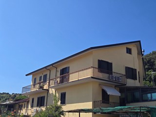 Appartamento in Vendita a Borgia, 98'000&euro;, 105 m²