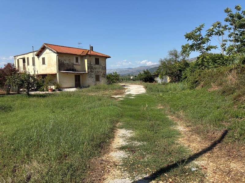 Quadrilocale in Vendita a Terracina, 75'000&euro;, 100 m², con Box