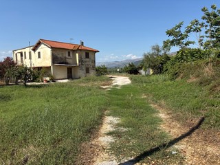 Quadrilocale in Vendita a Terracina, 75'000&euro;, 100 m², con Box