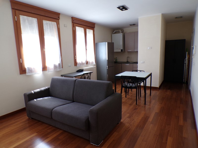 Bilocale in Vendita a Forlì, 135'000&euro;, 70 m², arredato