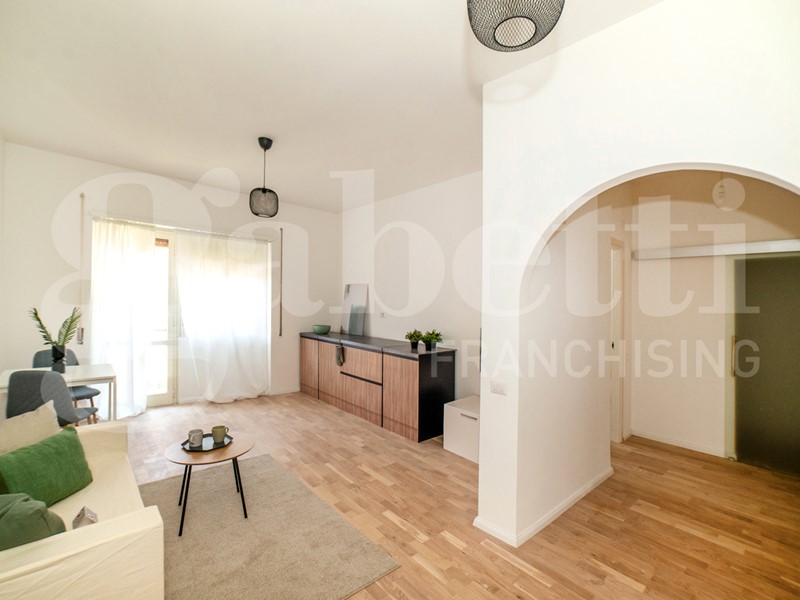 Trilocale in Vendita a Roma, 209'000&euro;, 72 m², con Box