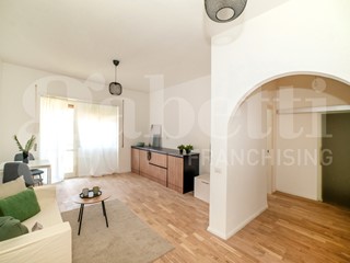 Trilocale in Vendita a Roma, 209'000&euro;, 72 m², con Box