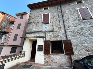Bilocale in Vendita a Medesano, zona Ramiola, 90'000&euro;, 40 m²