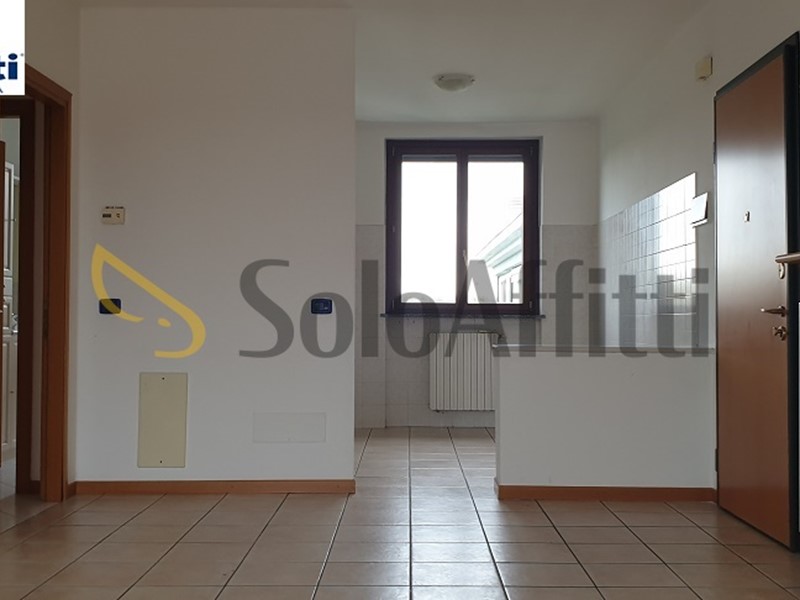 Trilocale in Affitto a Solaro, 650&euro;, 90 m²