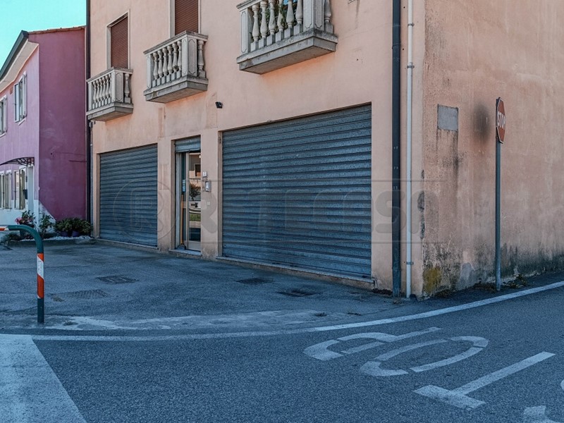 Appartamento in Vendita a Bressanvido, zona POIANELLA, 79'000&euro;, 125 m², con Box