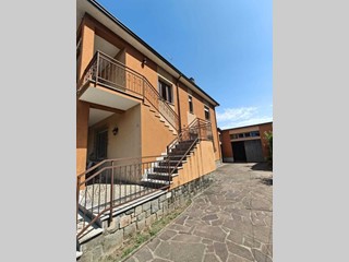 Appartamento in Vendita a Licciana Nardi, 85'000&euro;, 142 m², con Box