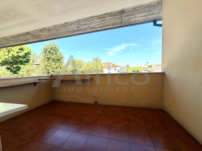 Appartamento in Vendita a Rovigo, zona S. Bortolo, 155'000&euro;, 125 m², con Box