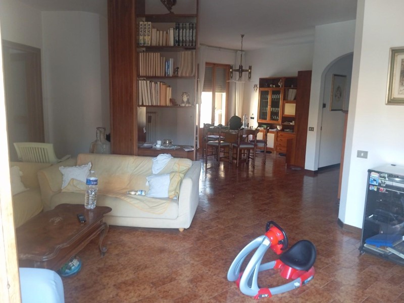 Appartamento in Vendita a Poggibonsi, 220'000&euro;, 125 m², con Box