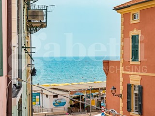 Quadrilocale in Vendita a Celle Ligure, 135 m², arredato