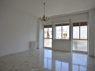 Trilocale in Vendita a Bari, 180'000&euro;, 93 m²