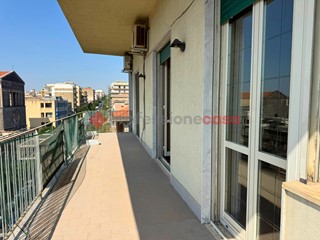Appartamento in Affitto a Catania, 1'200&euro;, 177 m²